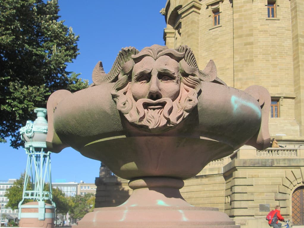 Wasserturm am Friedrichsplatz