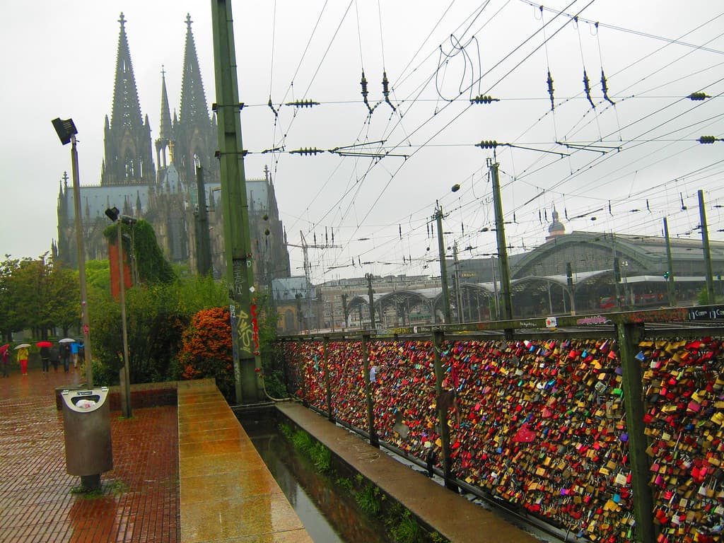 Hohenzollernbrücke (Liebesschlösser)