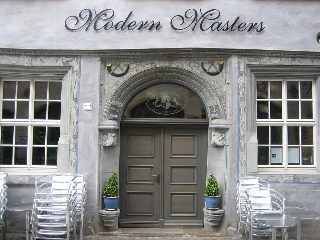 Modern Masters Bar and Lounge