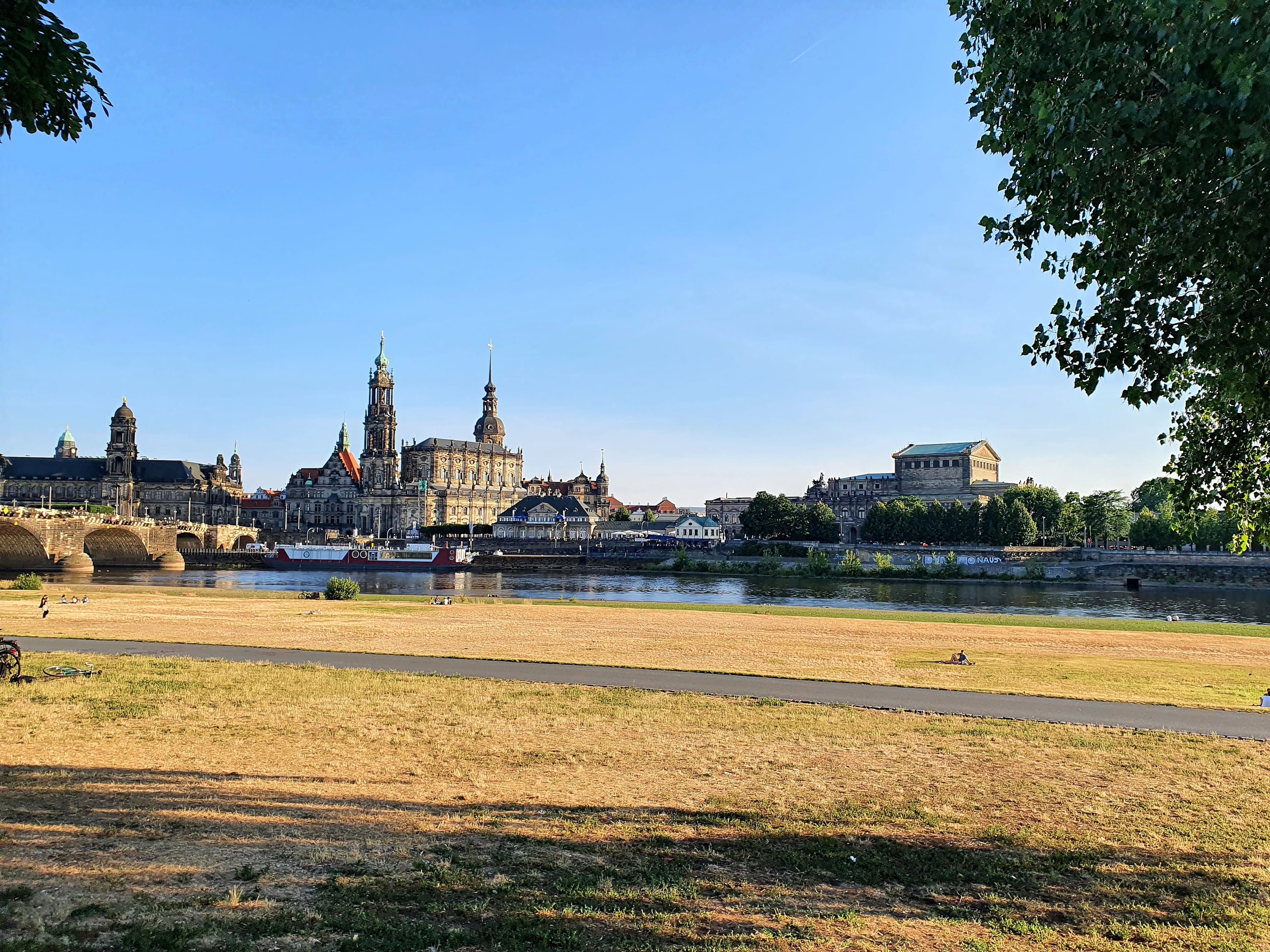 Neustädter Elbufer (Canaletto-Blick)
