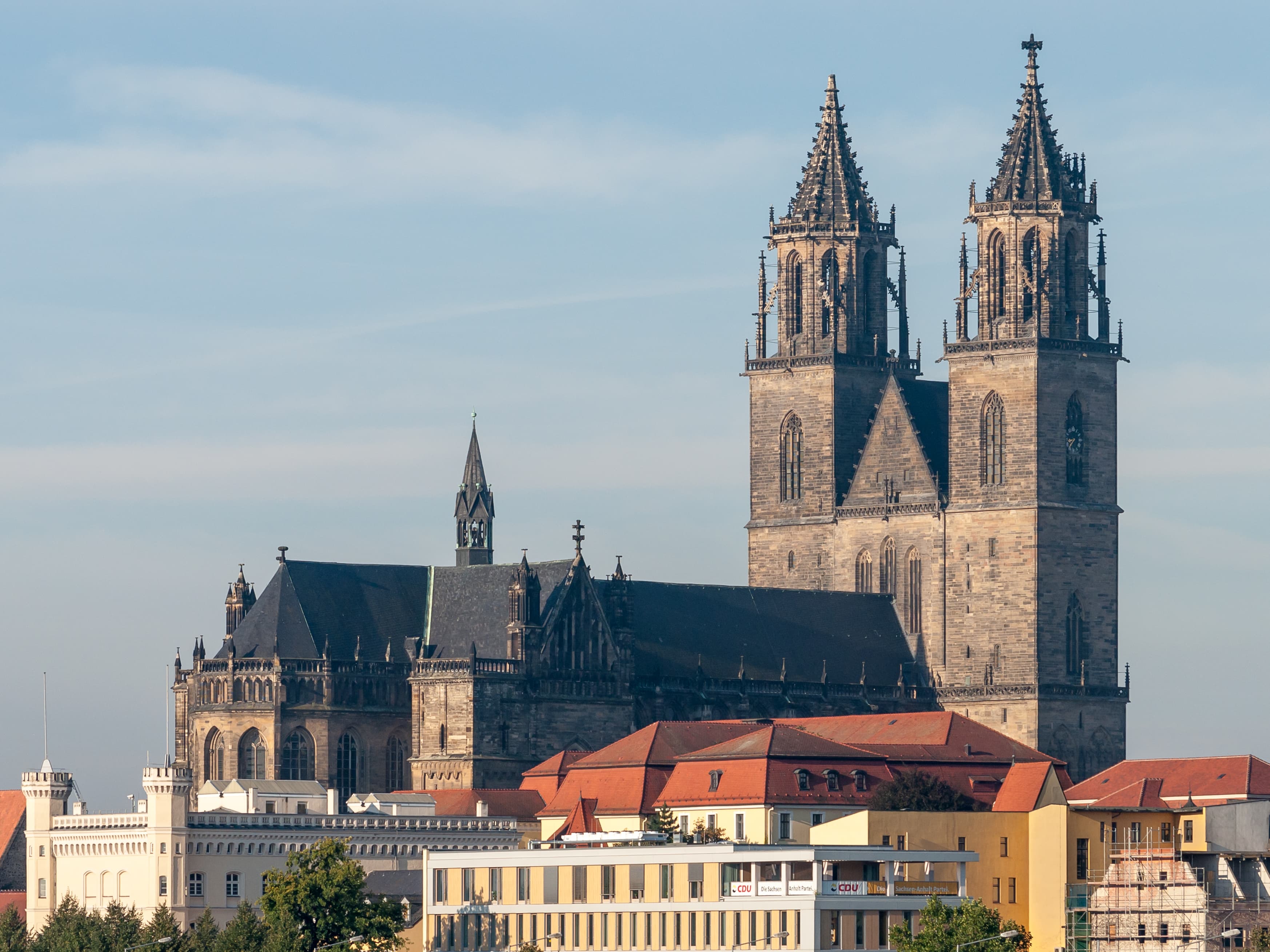 Date-Abend an der Elbe: Aperitif, Dom & Rooftop